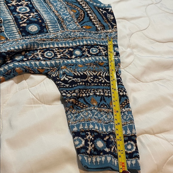 Peruvian Connection Sweater - Picture 10 of 10